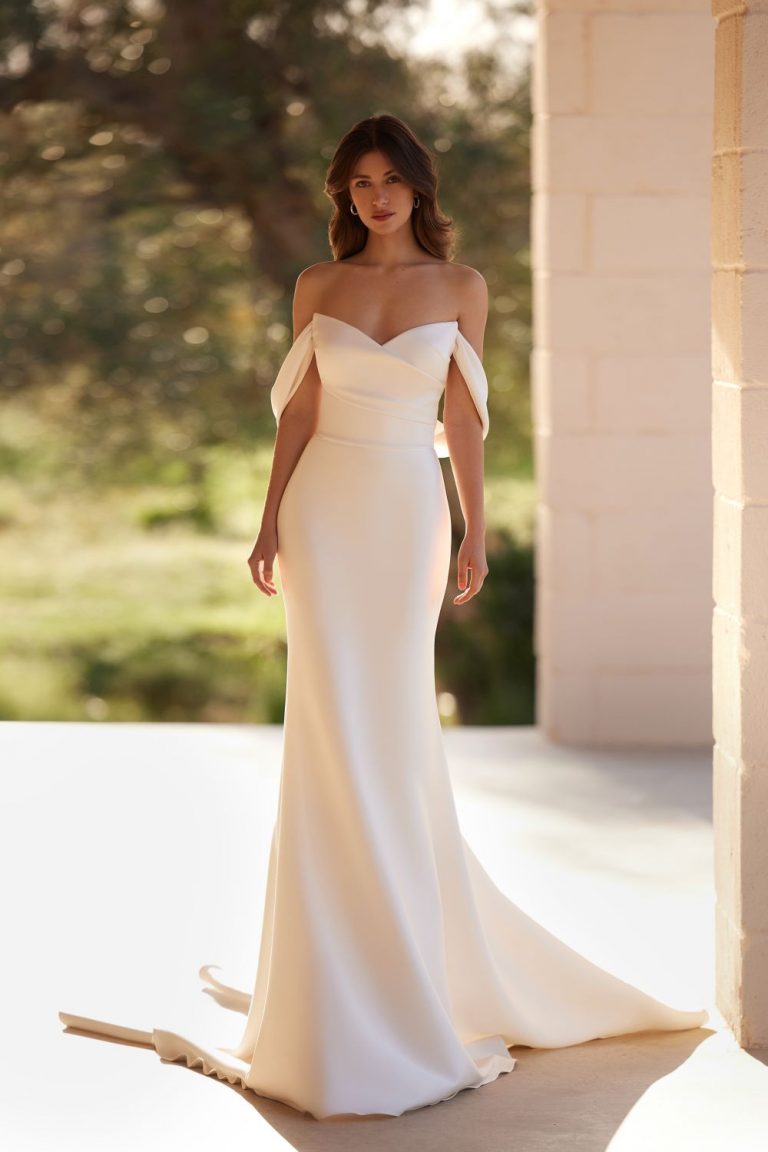 Elegantes Brautkleid aus Mikado mit herzförmigem Ausschnitt und Off-Shoulder-Trägern.