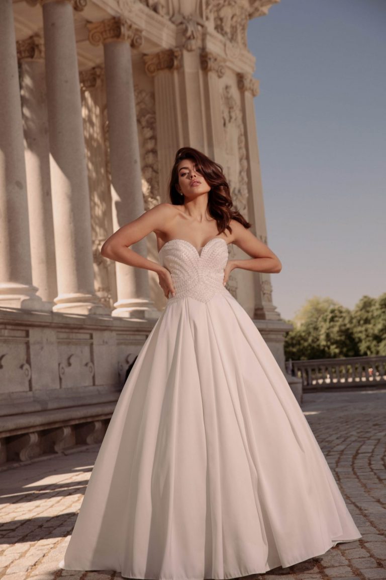A-Linien Brautkleid mit herzförmiger Corsage und Perlenstickerei