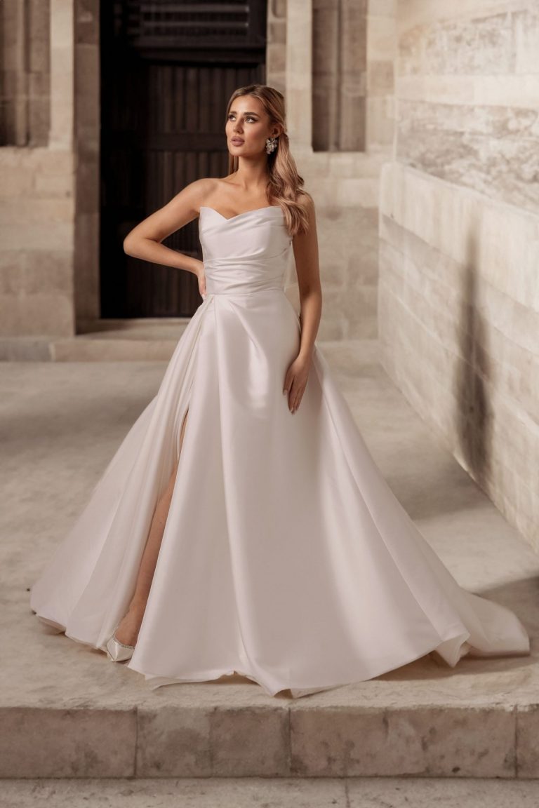 Schulterfreies Brautkleid in A-Linie mit Schlitz und herzförmigem Ausschnitt