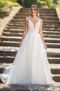 A-Linien Brautkleid mit glitzerndem Mieder und V-Ausschnitt – Frontansicht