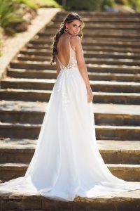 A-Linien Brautkleid mit Schleppe und transparentem tiefem Rücken – Rückansicht