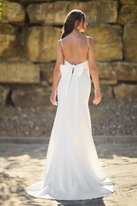 Fit & Flare Brautkleid in Ivory mit tiefem Rückenausschnitt und großer Schleife