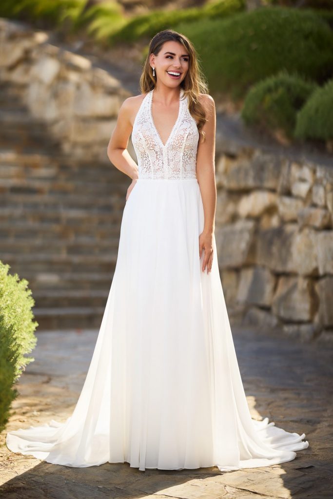 Boho-Brautkleid mit handgefertigter Blütenspitze, Neckholder und fließendem Chiffonrock – White Lady