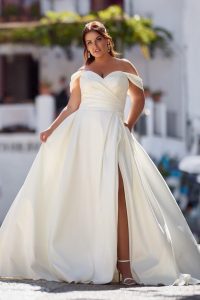 Brautkleid mit abnehmbaren Off-Shoulder-Trägern und drapiertem Herzausschnitt