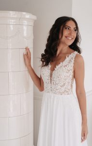 Handgearbeitete Blätter-Spitze am Boho-Brautkleid aus Softtüll – White Lady Brautmode