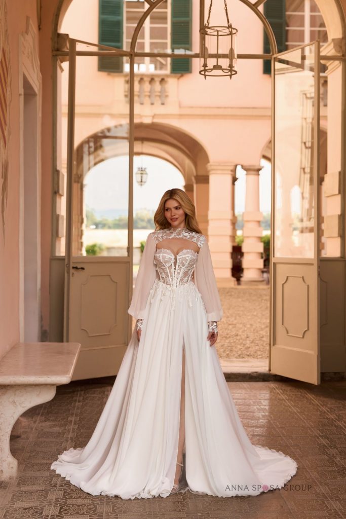 Boho-Brautkleid mit mehrlagigem Chiffonrock, Beinschlitz und abnehmbarem Bolero mit Bishop-Ärmeln – White Lady