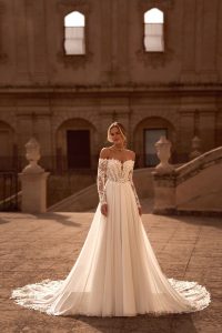 A-Linien Brautkleid mit abnehmbaren Spitzenärmeln und Off-Shoulder-Design – White Lady Brautmode Passau