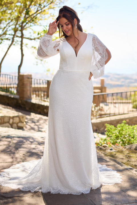 Plus Size Fit & Flare Brautkleid mit Spitzenärmeln – White Lady Brautmode Passau